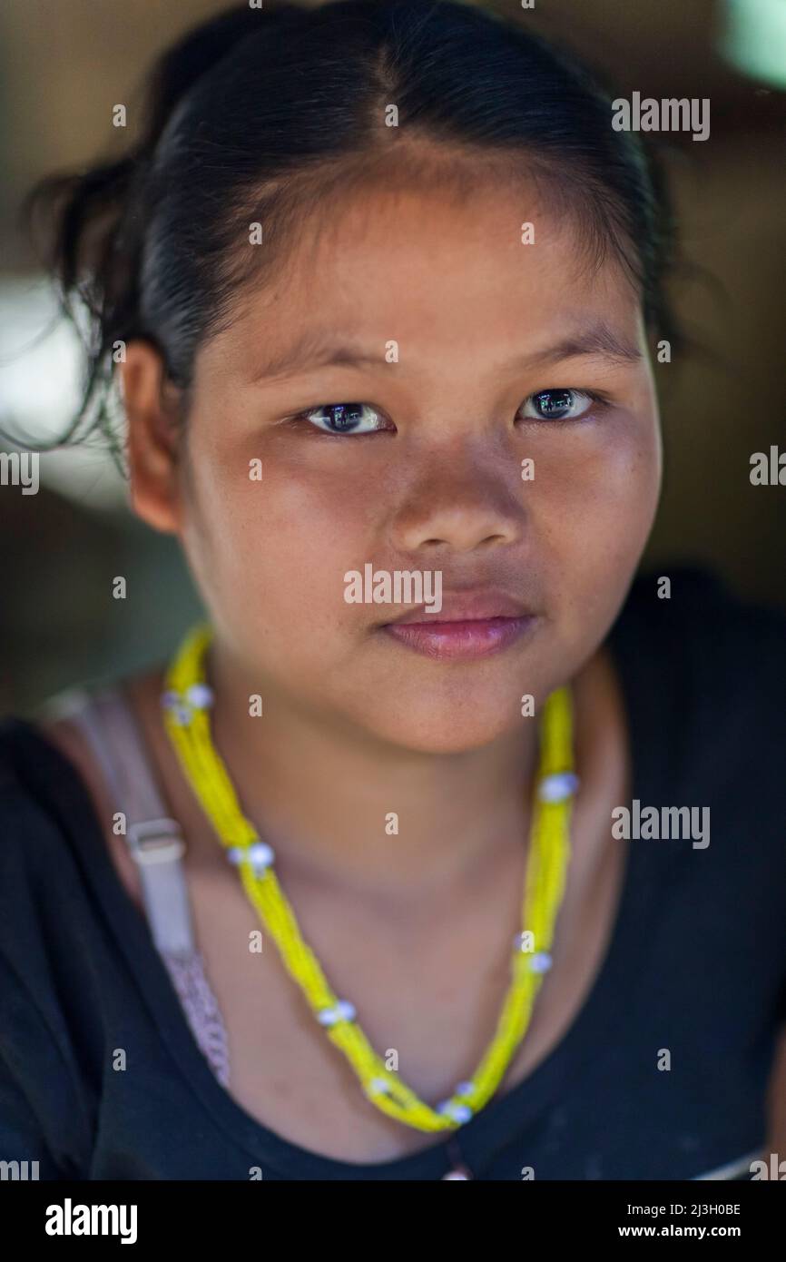Philippines, Palawan, Rizal, Singnapan Valley, trek to meet the Tau't Batu people, portrait of a young Tau't Batu girl Stock Photo