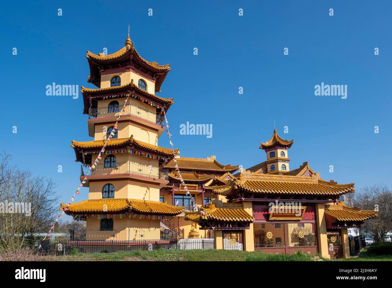 France, Essonne, Evry Courcouronnes, Nationale 7, the Vietnamese Khánh Anh pagoda, the largest Buddhist temple in Europe, inaugurated by the Dalai Lama in 2008 Stock Photo