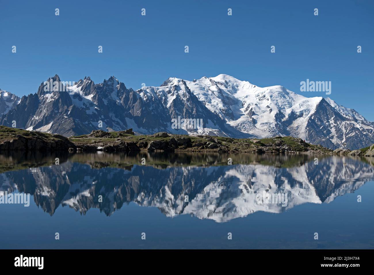 Mont blanc mountain range hi-res stock photography and images - Alamy