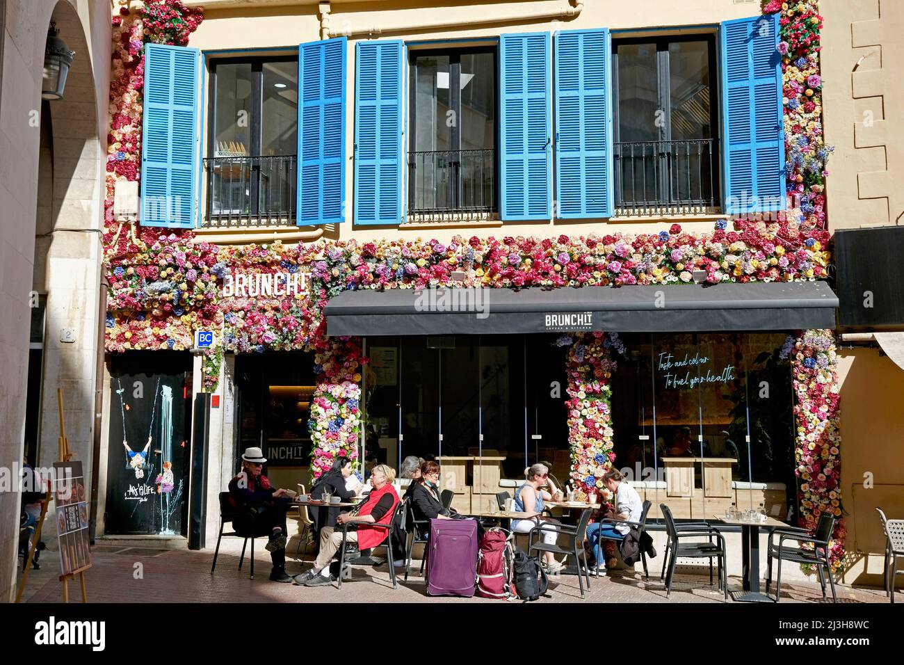 Spain, Balearic Islands, Mallorca, Palma de Mallorca, the terrace of the Brunchit restaurant near the Plaza Mayor Stock Photo
