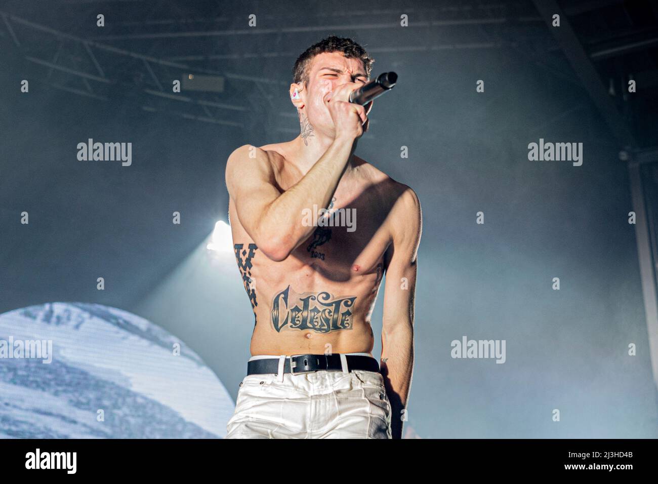 Blanco cantante blanco hires stock photography and images Alamy