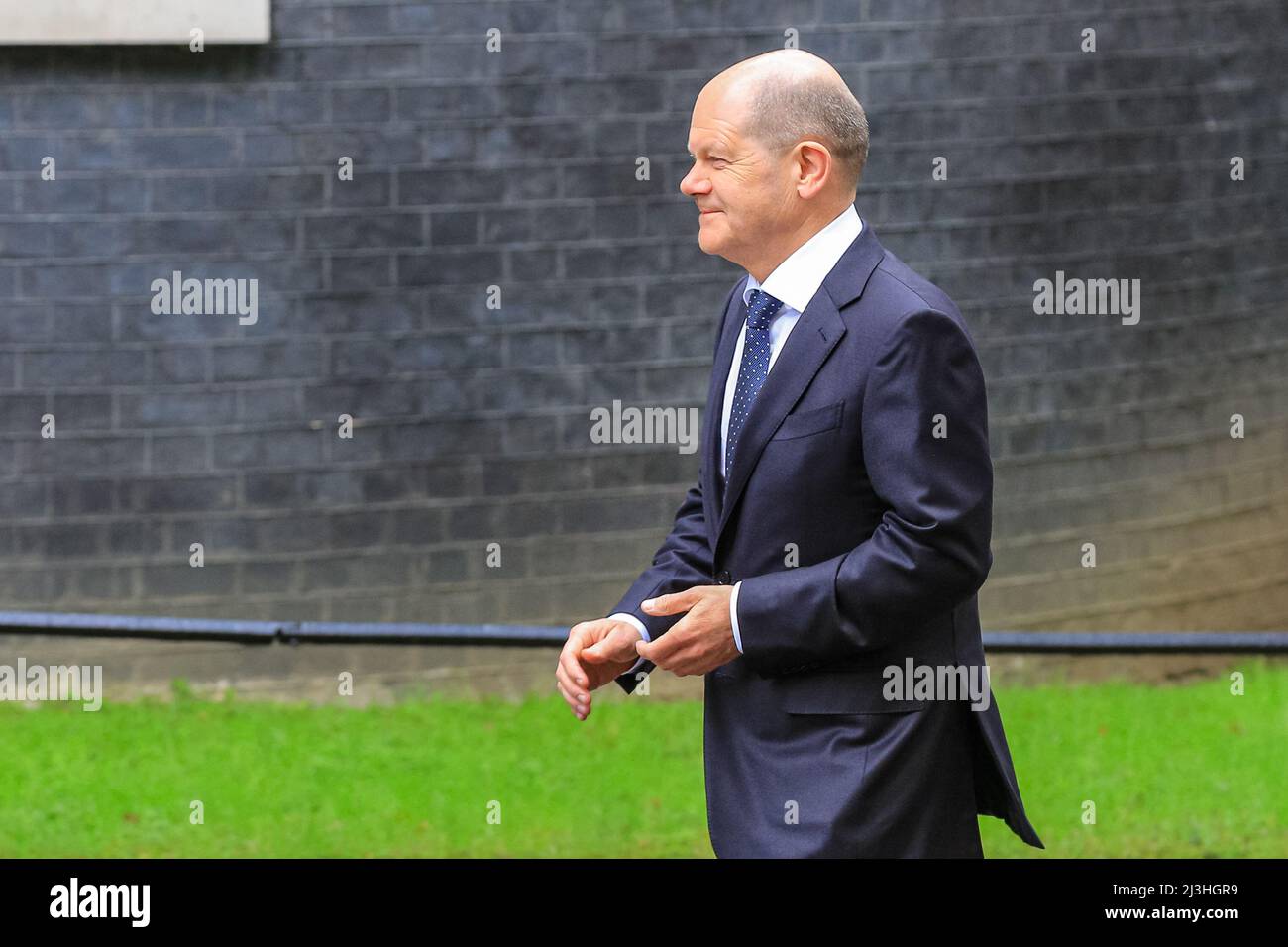Westminster, London, UK. 08th Apr, 2022. Olaf Scholz arrives. Boris Johnson MP, British Prime Minister welcomes German Chancellor Olaf Scholz today at Downing Street for meetings to discuss the situation in Ukraine as well as international and bilateral topics. Credit: Imageplotter/Alamy Live News Stock Photo
