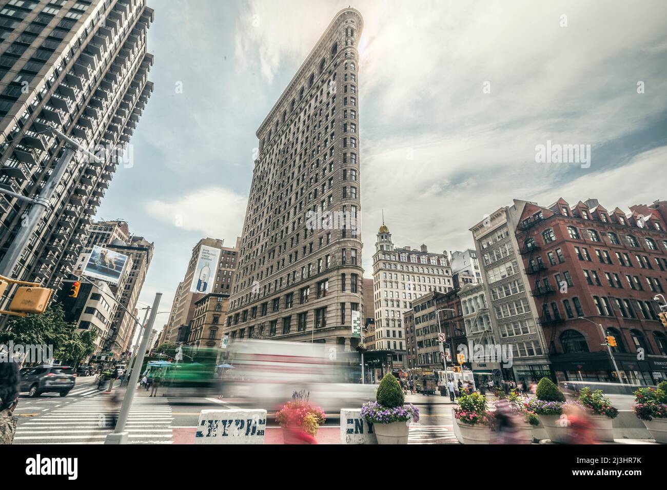 Triangle shaped building hires stock photography and images Alamy