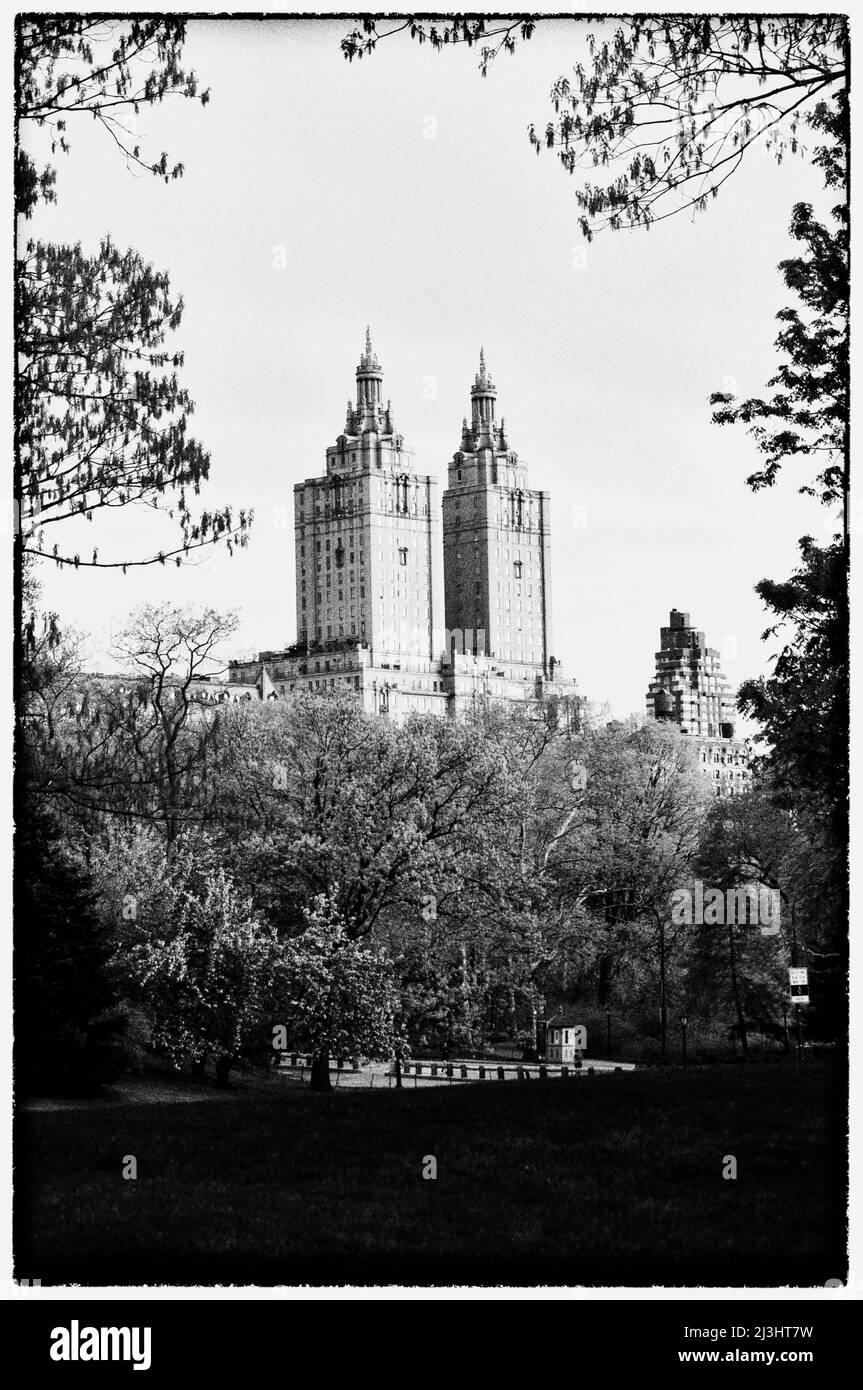 Central Park West, historic district, New York City, NY, USA, The two towers of the San Remo Building (Architect Emery Roth - Beaux-Art style - National Register of Historic Places) viewed from Central Park Stock Photo