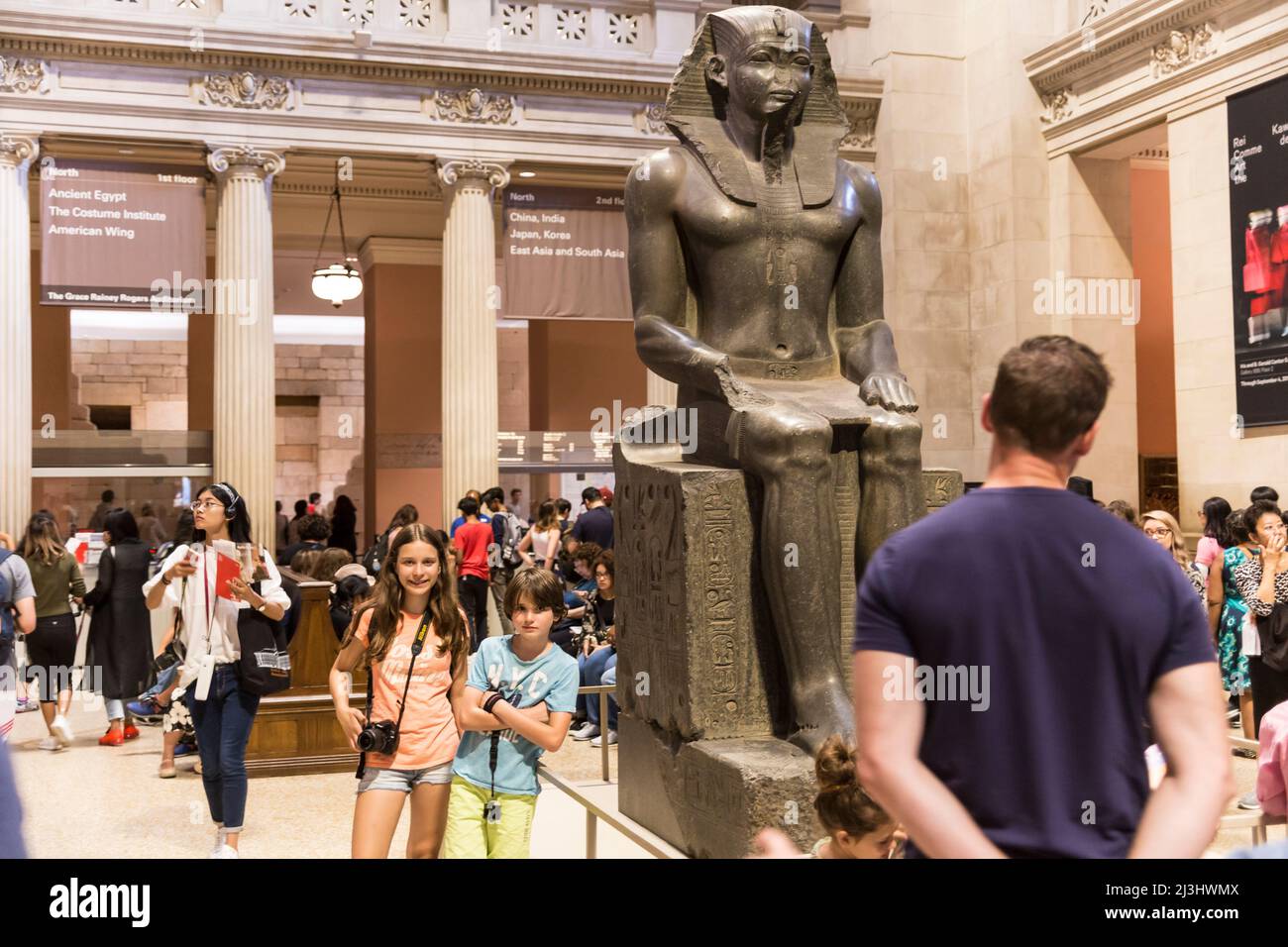 Upper East Side, New York City, NY, USA, Young boy and girl inside the Metropolitan Museum of Art Stock Photo