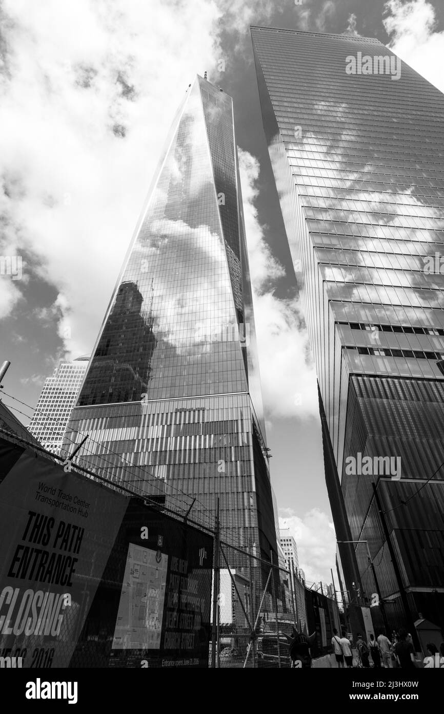 World trade center freedom tower Black and White Stock Photos & Images ...