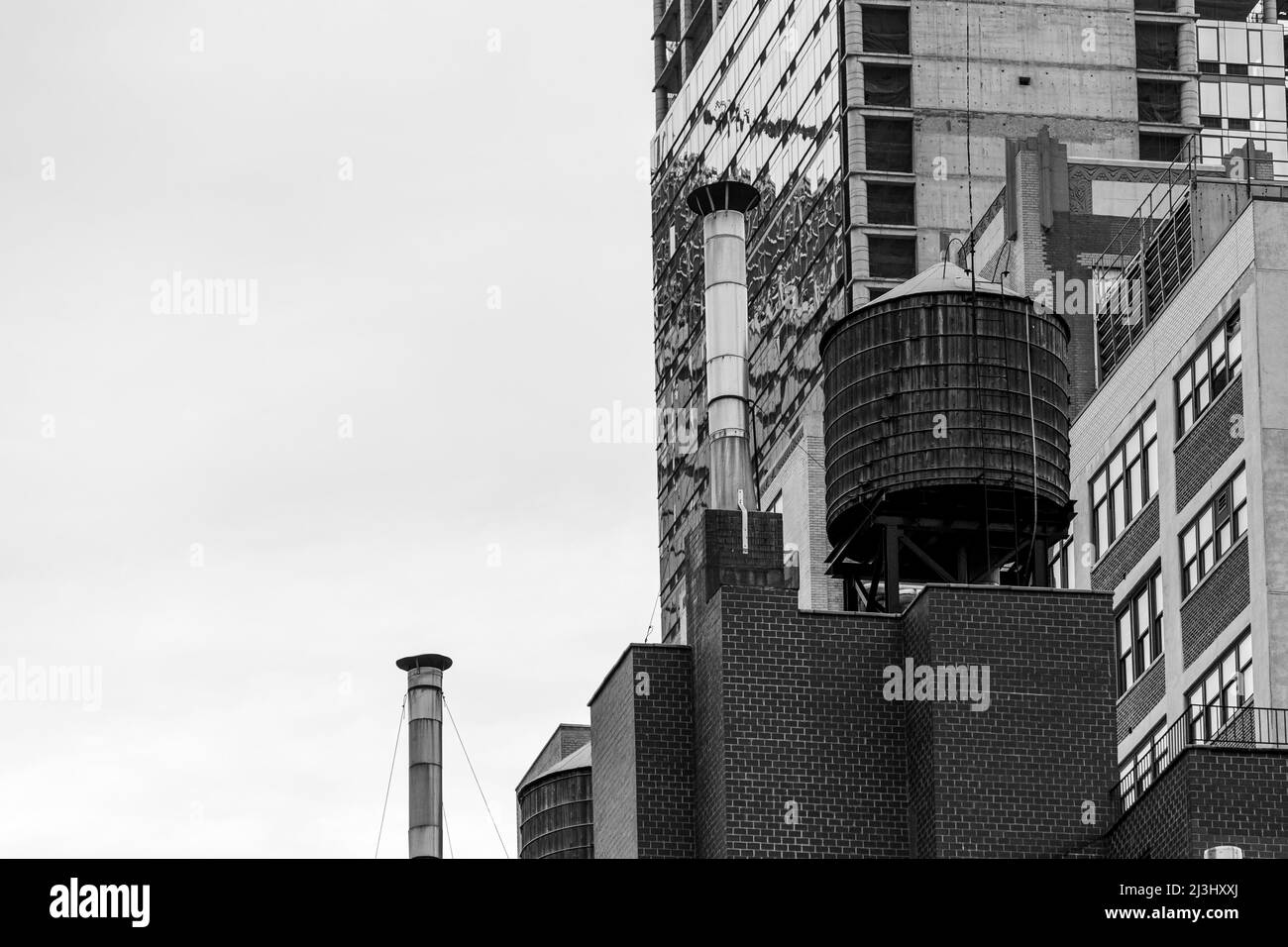 Midtown South, New York City, NY, USA, water tank on roof of apartment building in New York City hold water that is sourced from the Catskill Mountains Stock Photo