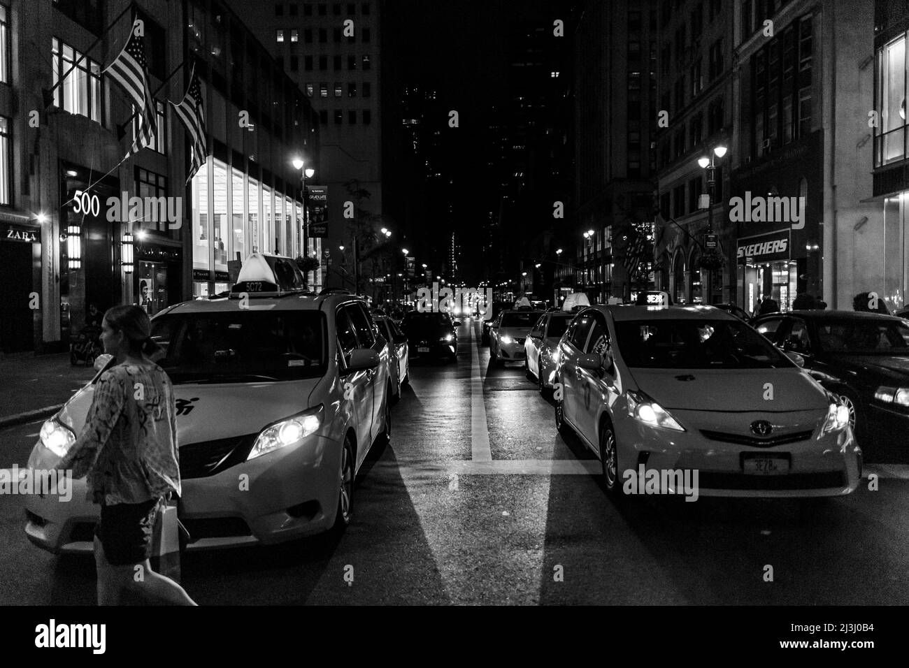 E 42 ST/MADISON AVE, New York City, NY, USA, Street Scene with lots of