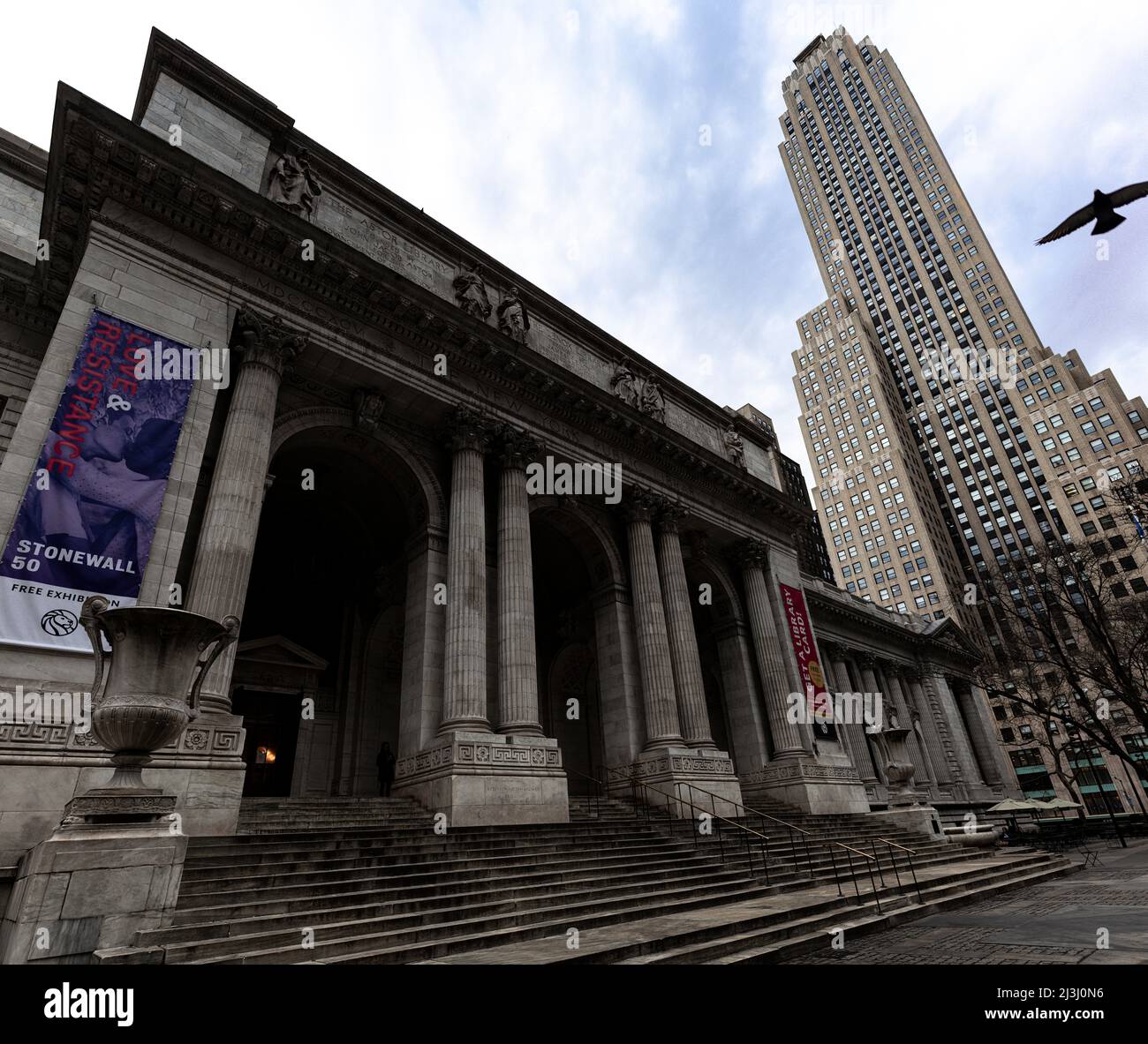 5 AVE/W 40 ST, New York City, NY, USA, New York Public Library to the left Stock Photo