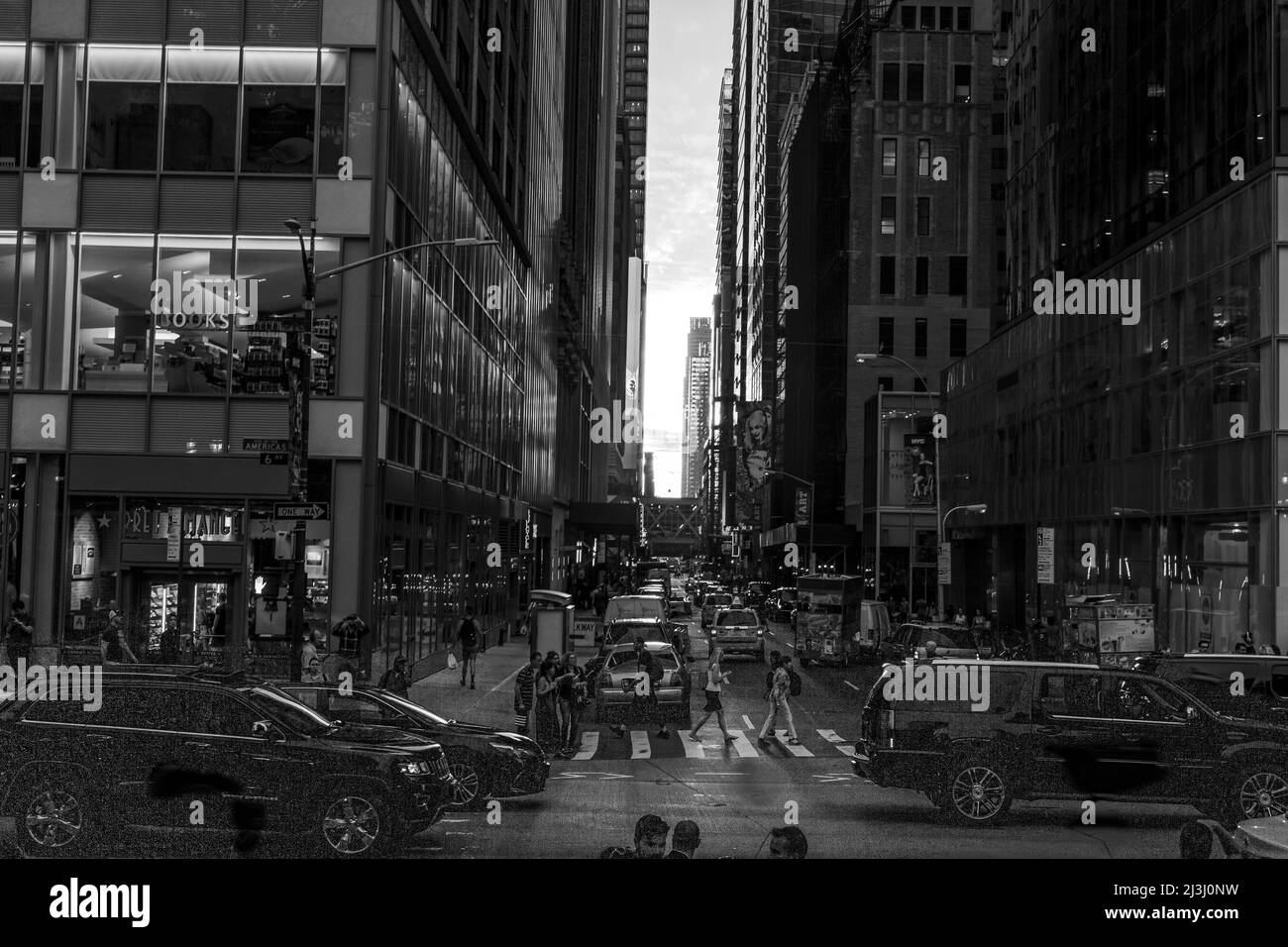 6TH AVE/W41ST ST, New York City, NY, USA, Manhattanhenge in New York City, along the 41st street. Manhattanhenge is an event during which the setting sun is aligned with the main street grid of Manhattan Stock Photo