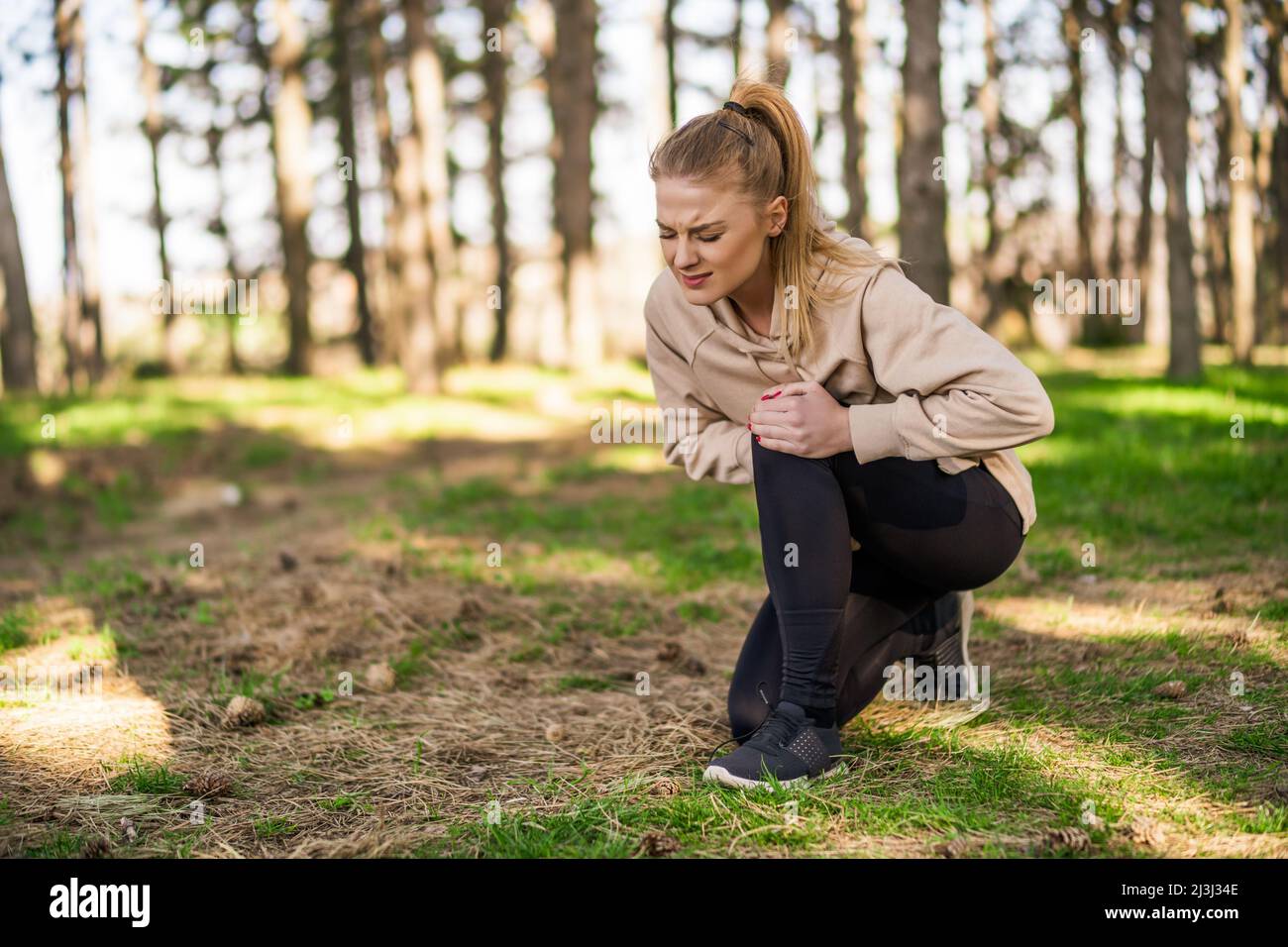Woman and sport injury hi-res stock photography and images - Alamy