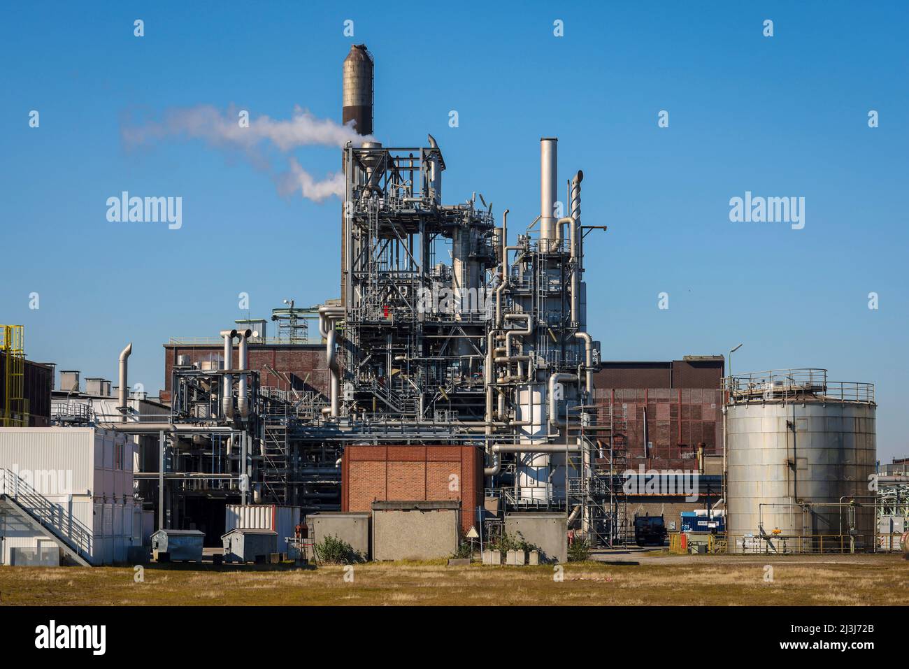 Oberhausen, North Rhine-Westphalia, Germany - Air Liquide, hydrogen production at the OQ Chemicals Park. POX (partial oxidation) plant for conventional production of hydrogen and synthesis gas Stock Photo