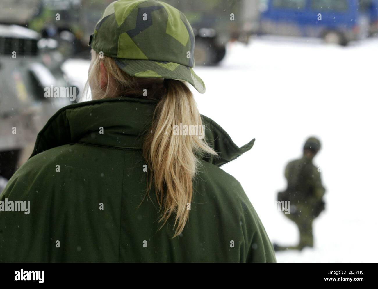 Swedish soldiers, here a female soldier, on military exercise, Kvarn's ...