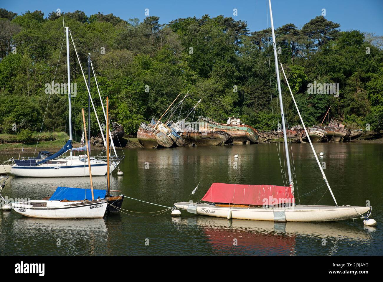Douarnenez, sailboats and shipwrecks in the historic port of Port-Rhu, France, Brittany, Finistère department. Stock Photo