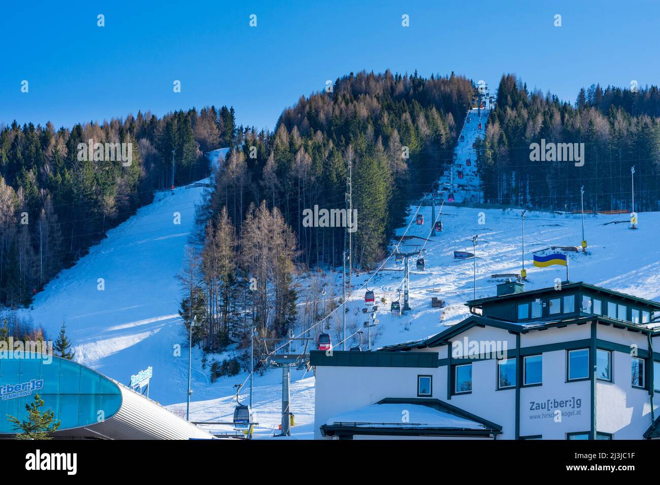 Semmering, Ski area Zauberberg Semmering - Hirschenkogel, downhill skiing, skiers, valley station ski lift in the Vienna Alps, Lower Austria, Austria Stock Photo