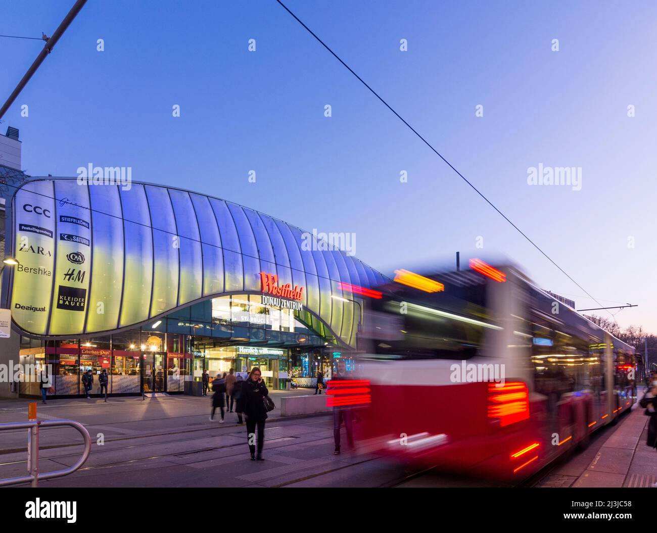 Shopping zentrum hi-res stock photography and images - Alamy