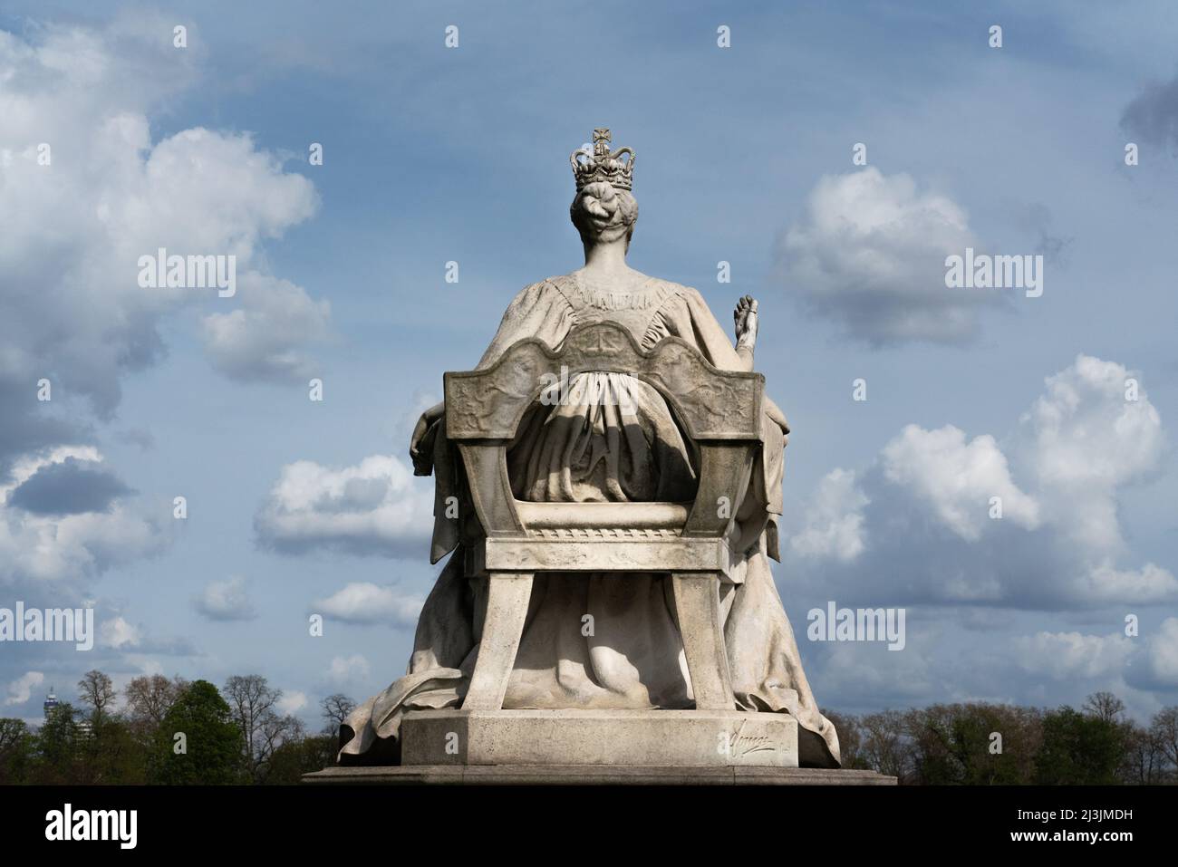 Queen Victoria Statue, Kensington Palace Gardens, hyde park, london
