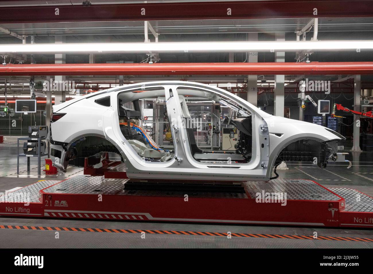 Austin, Texas, USA. 7th Apr, 2022. Robotic machines line the