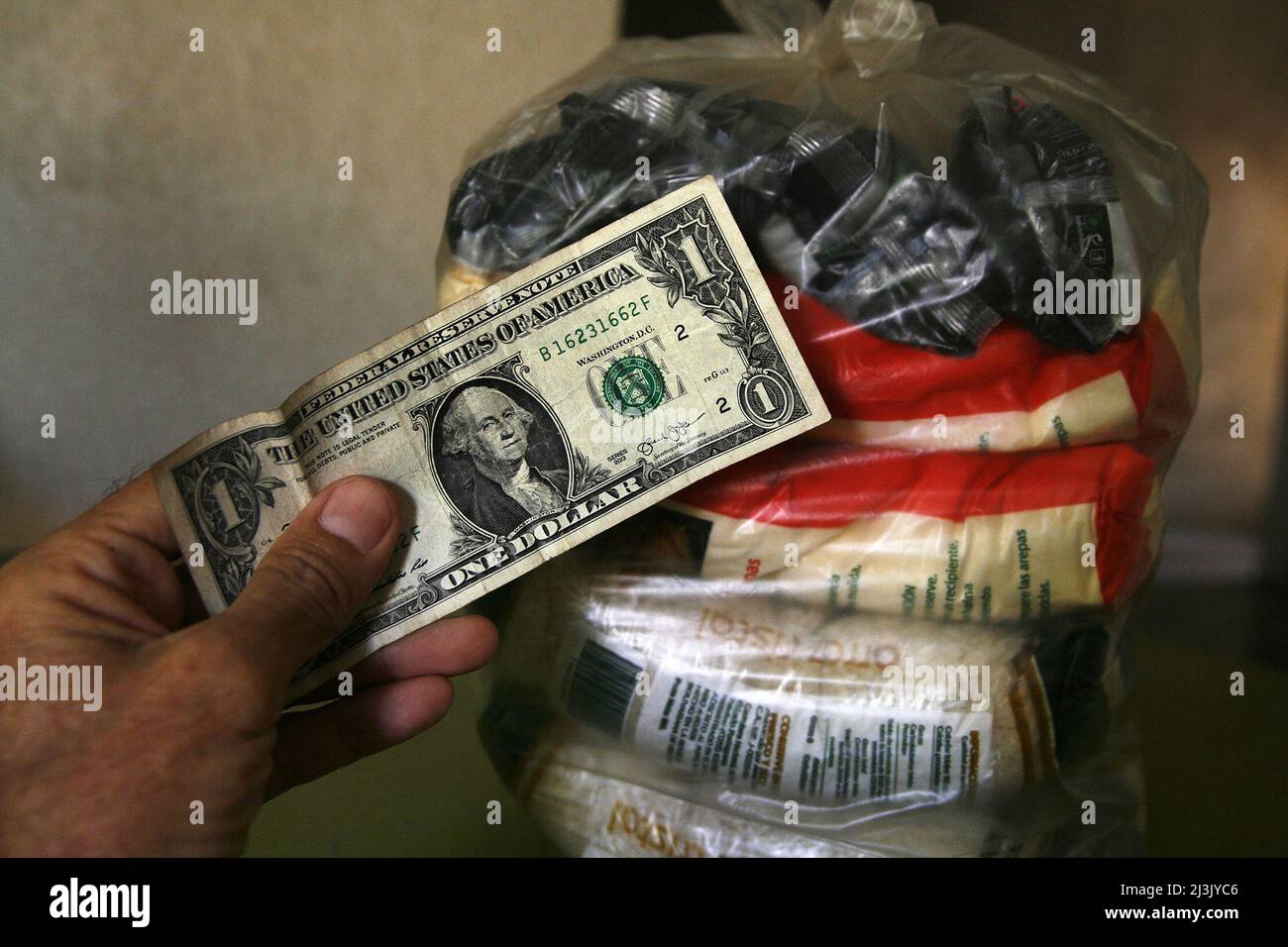000 us dollars hi-res stock photography and images - Alamy