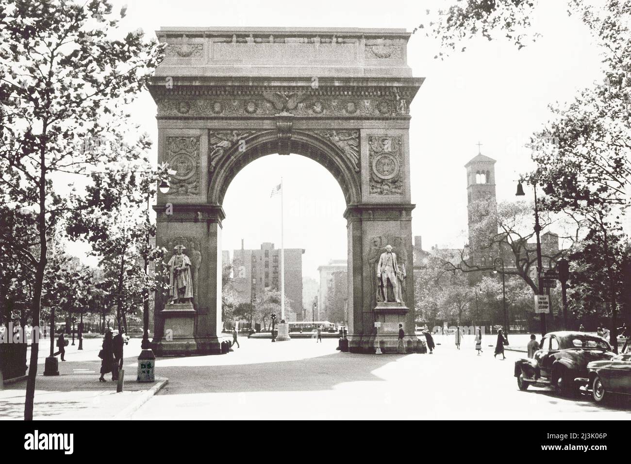 Washington Square Arch, Greenwich Village, New York City, New York, USA, Angelo Rizzuto, Anthony Angel Collection, October 1953 Stock Photo