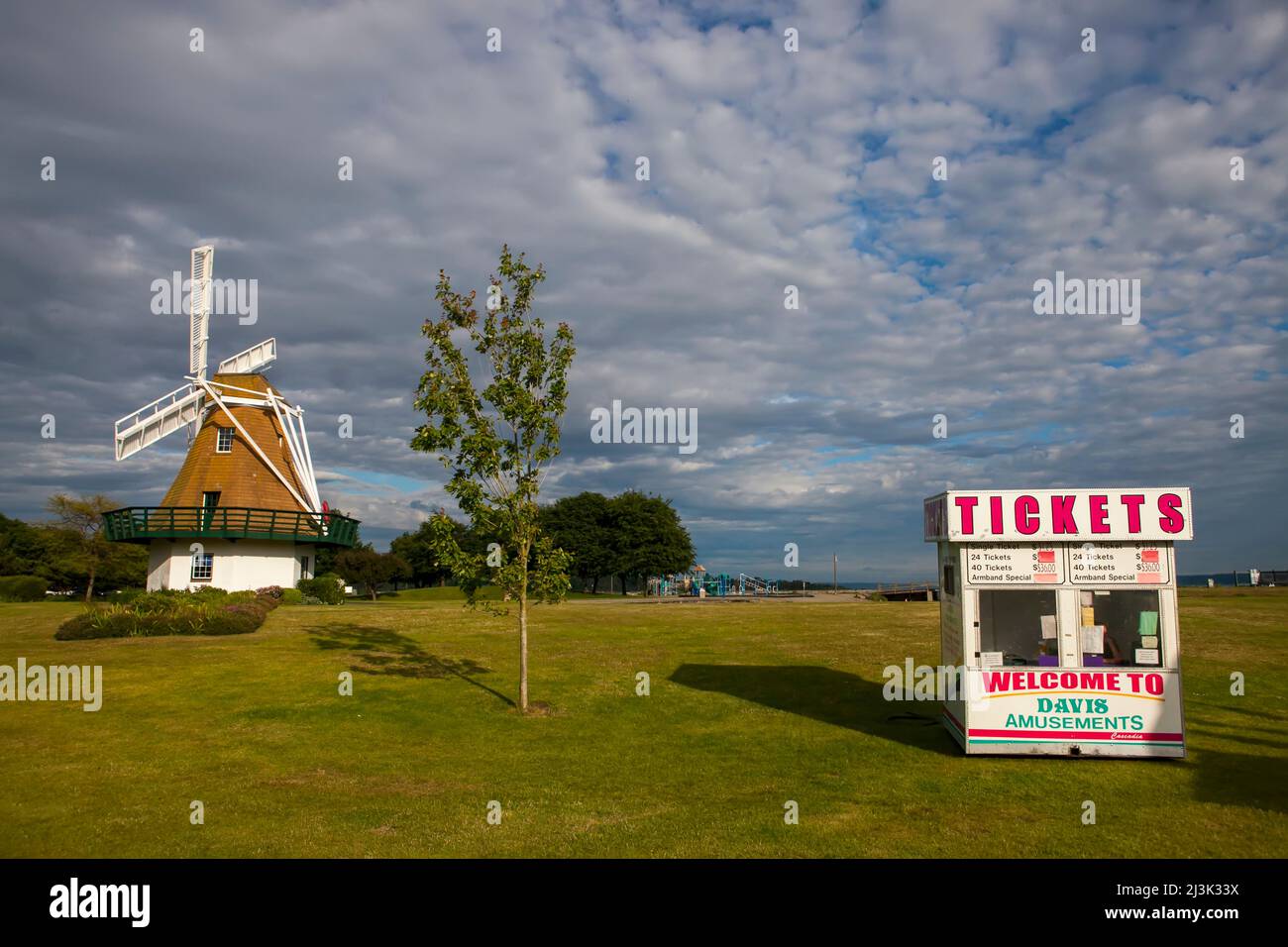 A traveling carnival operates in Oak Harbor, Washington Stock Photo Alamy