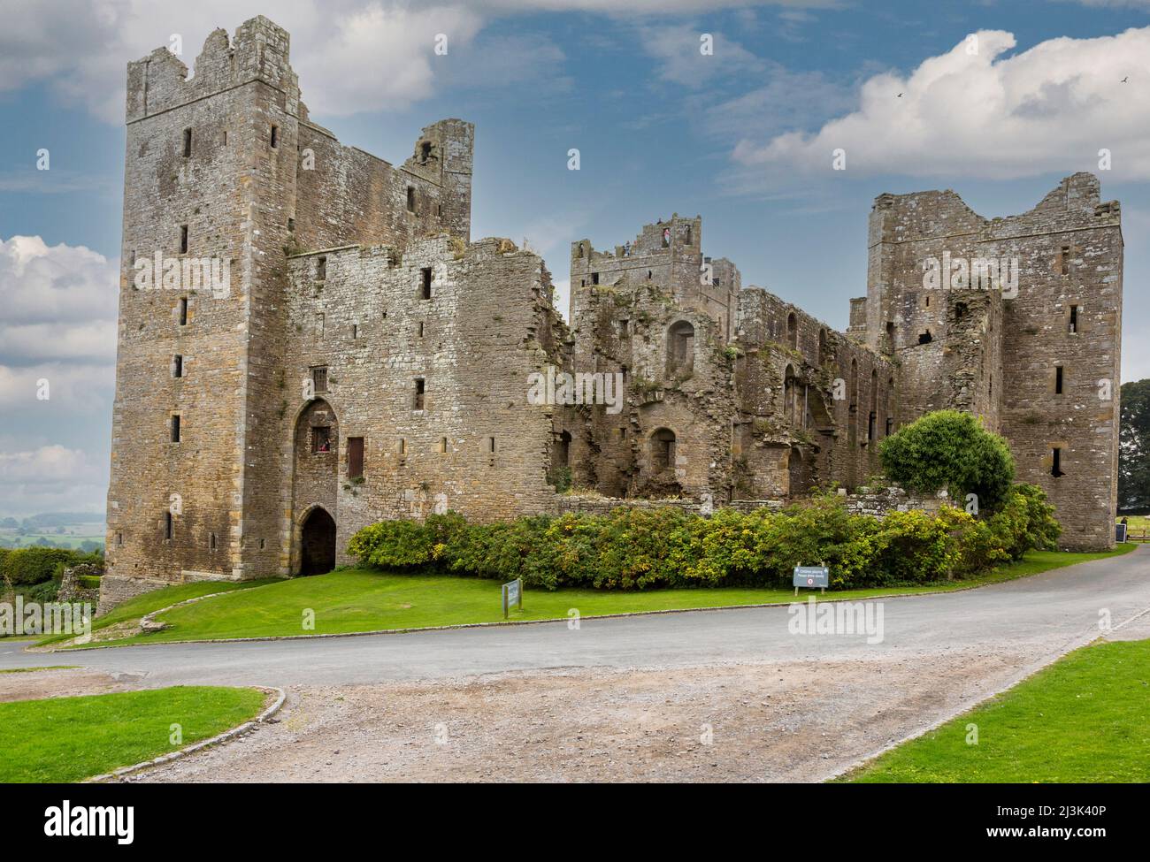 UK, England, Yorkshire.  Bolton Castle, finished 1399, where Mary Queen of Scots was imprisoned several months in 1568-69. Stock Photo
