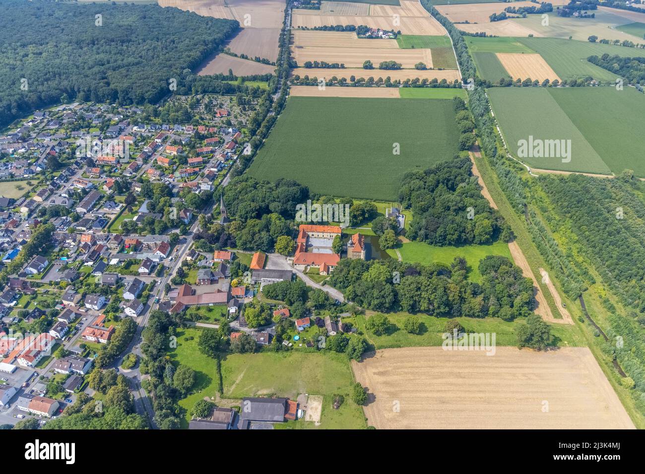 Aerial view, Heeren Castle in Heeren-Werve, Kamen, Ruhr Area, North Rhine-Westphalia, Germany, DE, Europe, Gräfte, Haus Heeren, aerial view, aerial ph Stock Photo