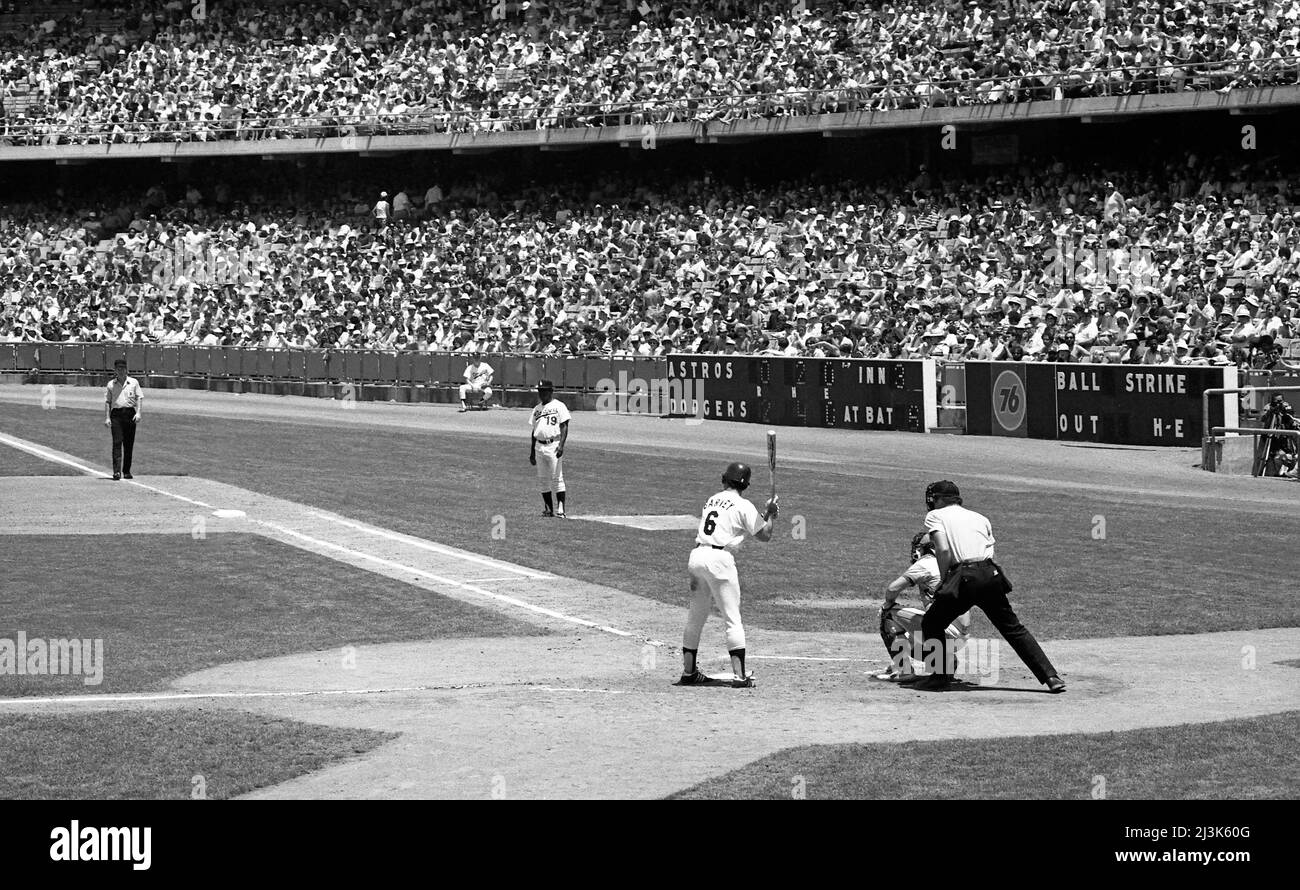 L.A. Dodger player Steve Garvey awaits the pitch at home plate at Dodger Stadium in a game against the Houston Astros in Los Angeles, CA, 1980 Stock Photo