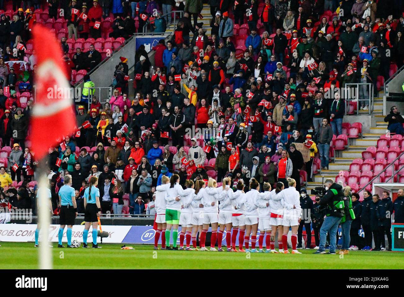 Llanelli, Wales. 8 April 2022. The Wales Women's team line-up for the National Anthems before the FIFA Women's World Cup Qualifier Group I match between Wales Women and France Women at Parc y Scarlets in Llanelli, Wales, UK on 8 April 2022. Credit: Duncan Thomas/Majestic Media. Stock Photo