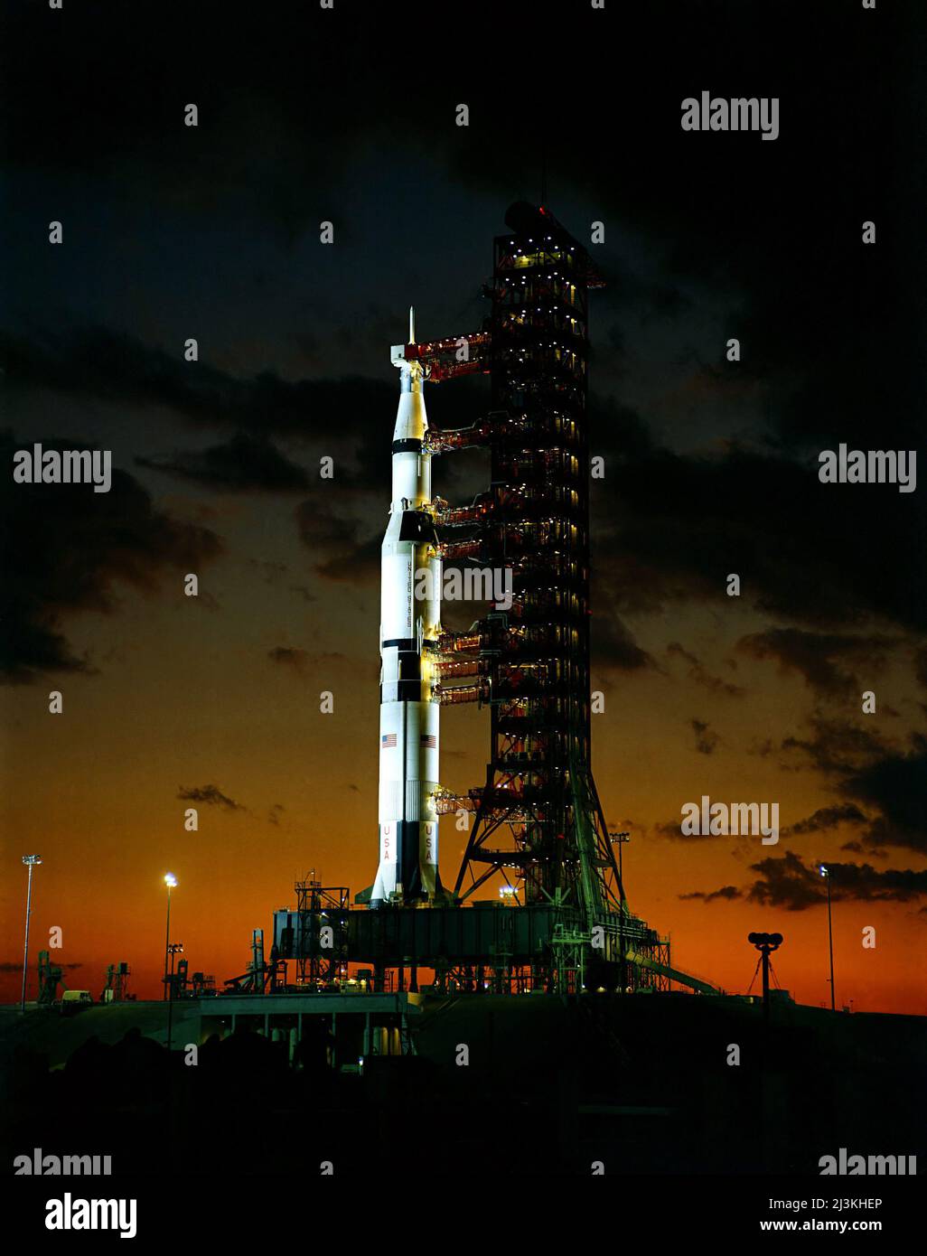 Early morning view of Pad A, Launch Complex 39, Kennedy Space Center, showing Apollo 4 (Spacecraft 017/Saturn 501) prior to launch Stock Photo