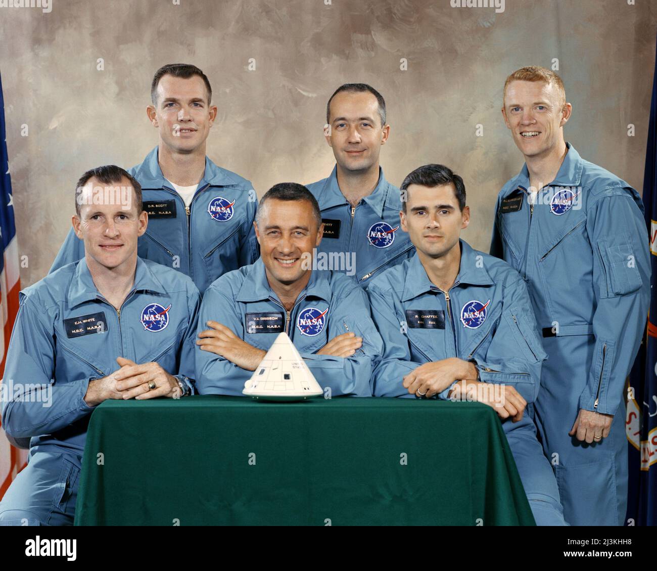 Apollo 1 prime and backup crews. Seated is the prime crew (left to right) Edward  White, Virgil (Gus) Grissom, and Roger Chaffee. Standing is the backup crew (left to right) David Scott, James McDivitt, and Russell Schweickart Stock Photo