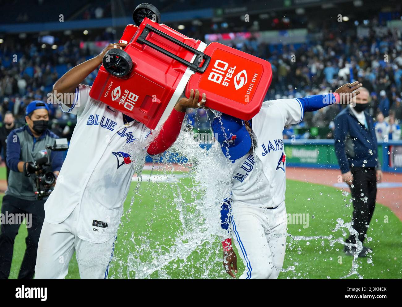 Vladimir Guerrero Jr. visits Globe Life Park for the first time, where his  father helped Rangers to first World Series berth