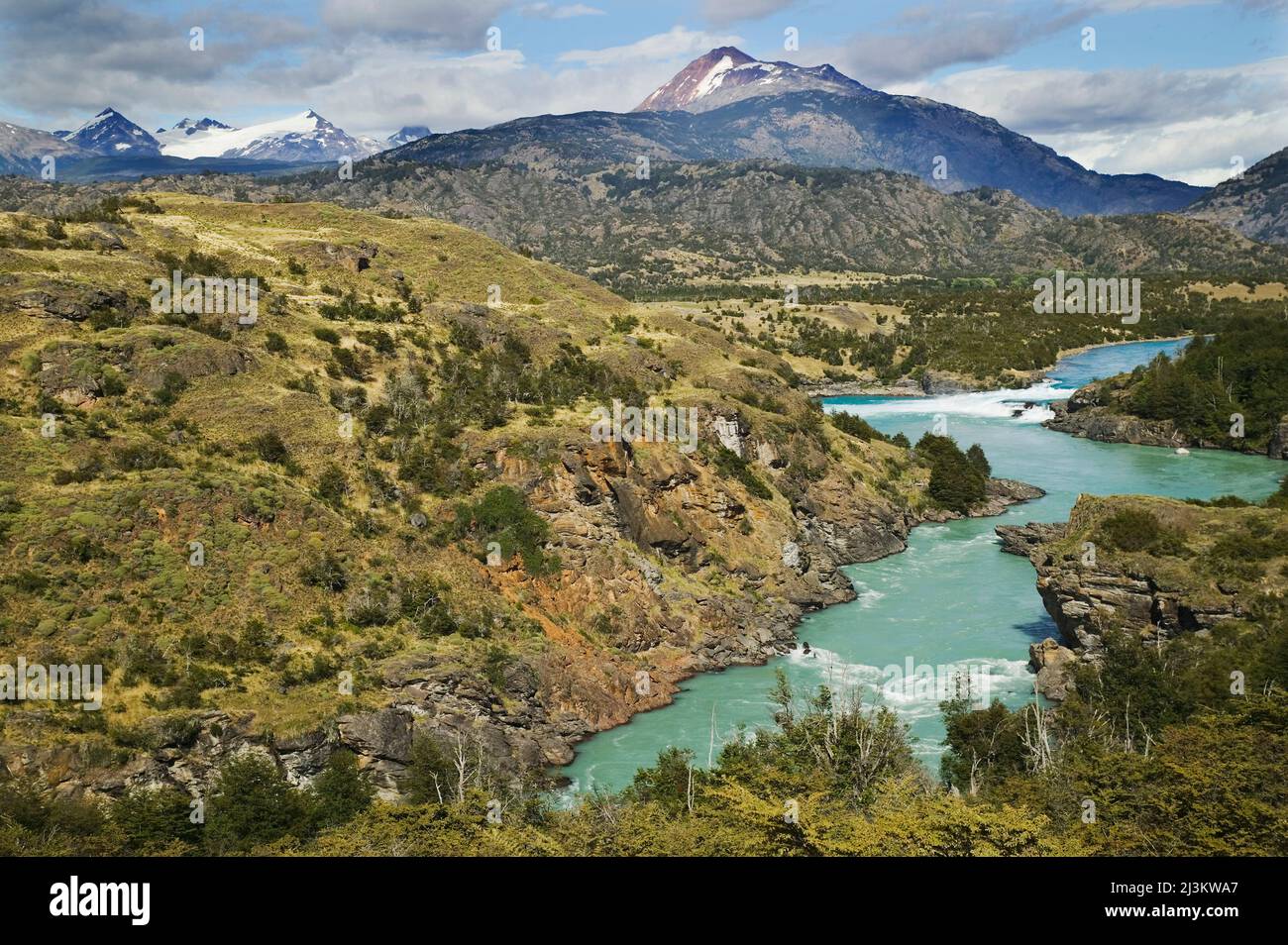 The Rio Baker flowing through a rugged Patagonian landscape, Chile ...