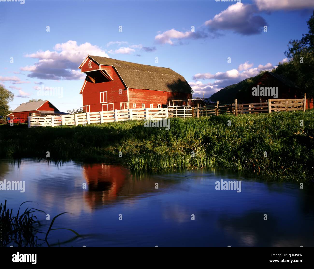 Red American Ranch American ranches hi-res stock photography and images - Alamy