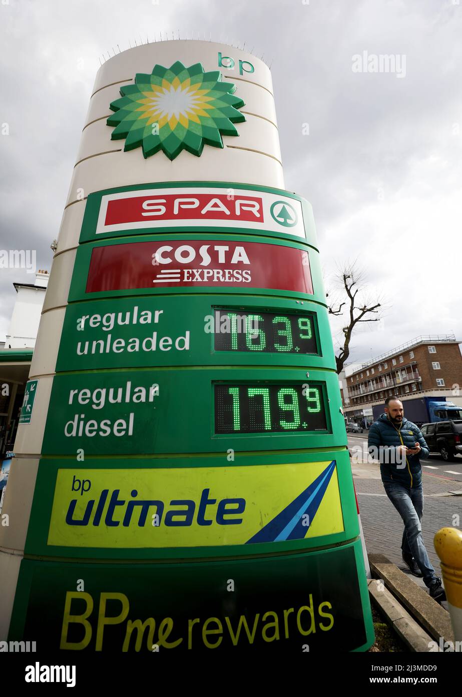 Ice delivery man hires stock photography and images Alamy