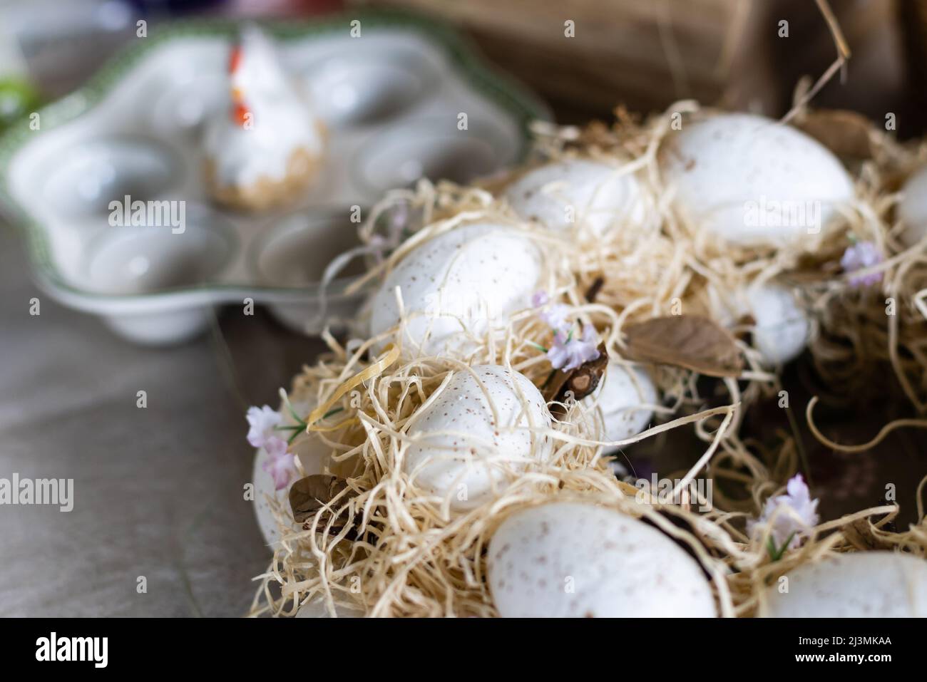 Bird nest of eggs for easter Stock Photo - Alamy