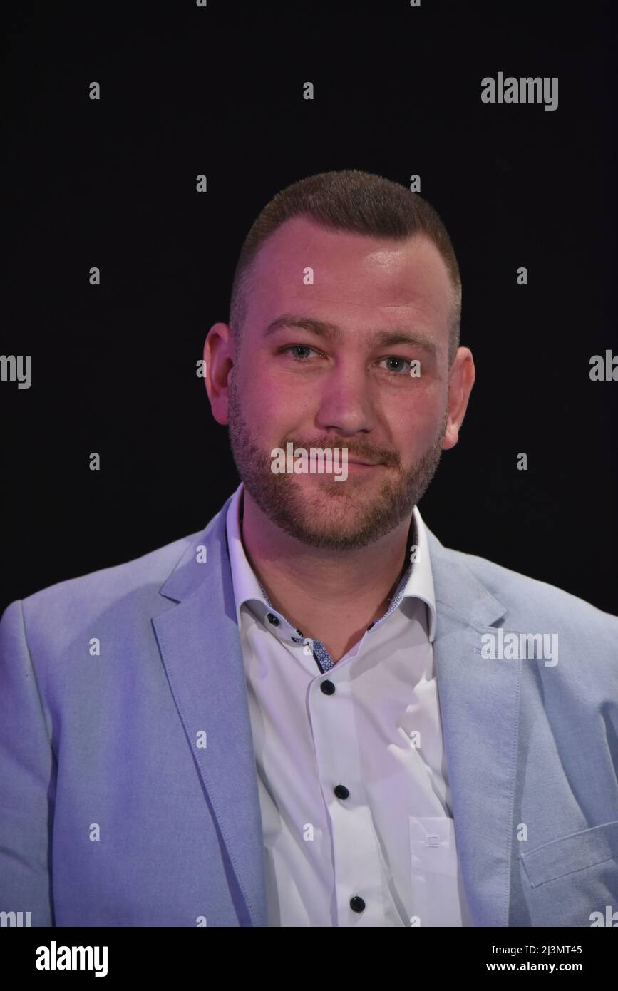 Cologne, Germany. 08th Apr, 2022. The moderator Freddy brown with the press conference to the new Karneval meeting ' the Jecke 11' the punctually to 11.11.2022 at 11.11 o'clock in the Lanxess arena premiere celebrates Credit: Horst Galuschka/dpa/Alamy Live News Stock Photo