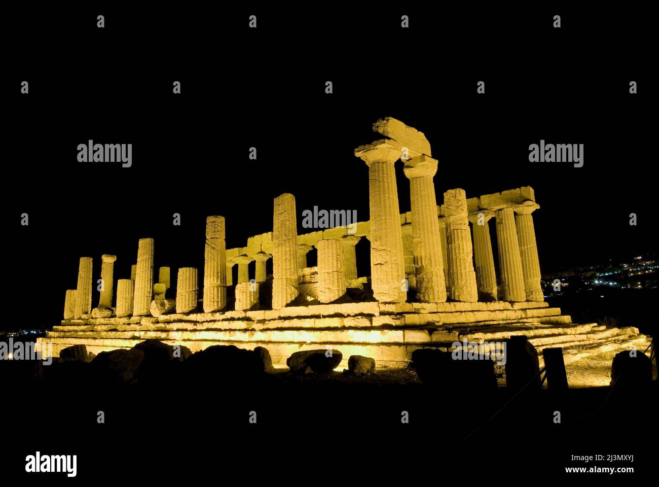 doric temple of Giunone in Agrigento (scene nocturnal) Stock Photo