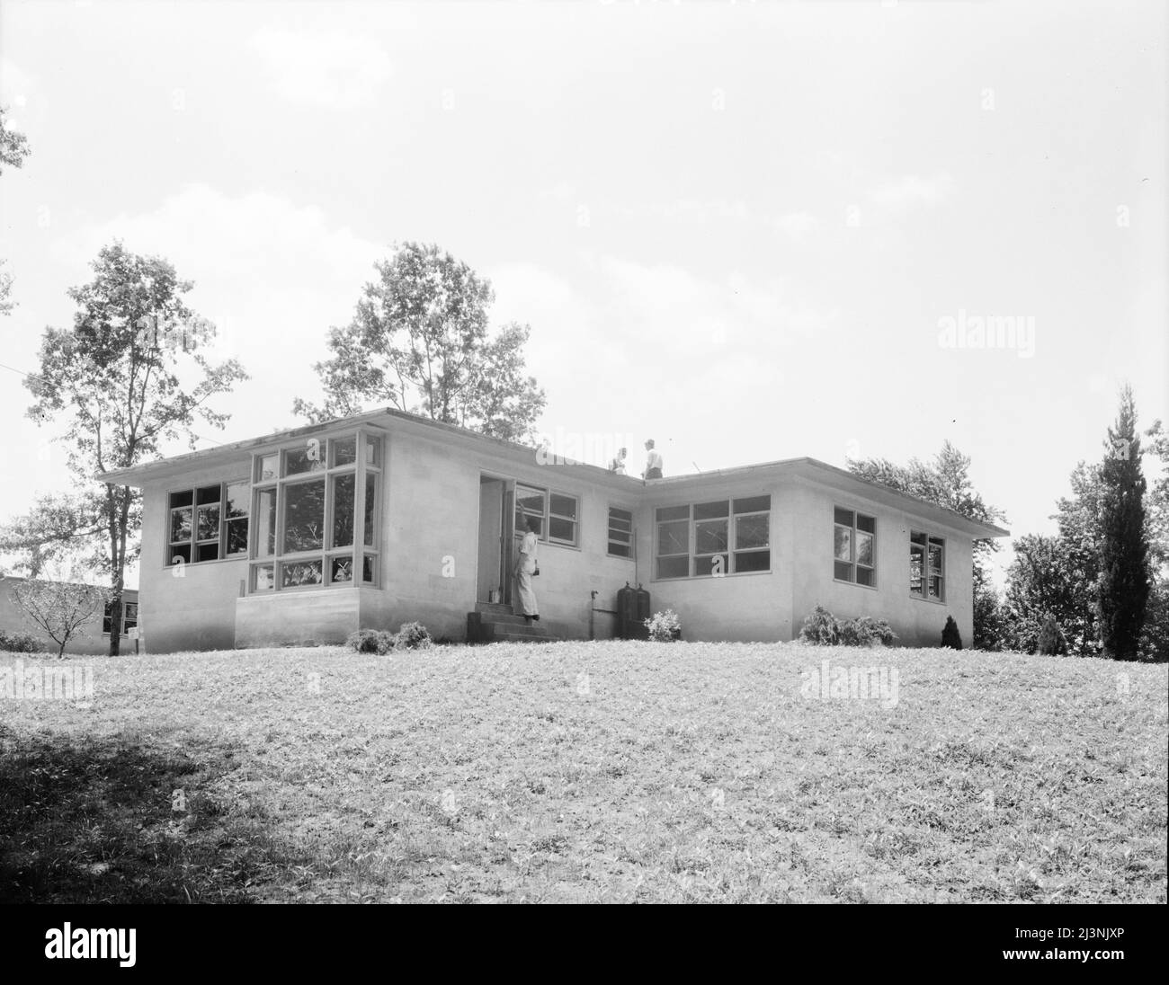 Landscaping house usa Black and White Stock Photos & Images - Alamy