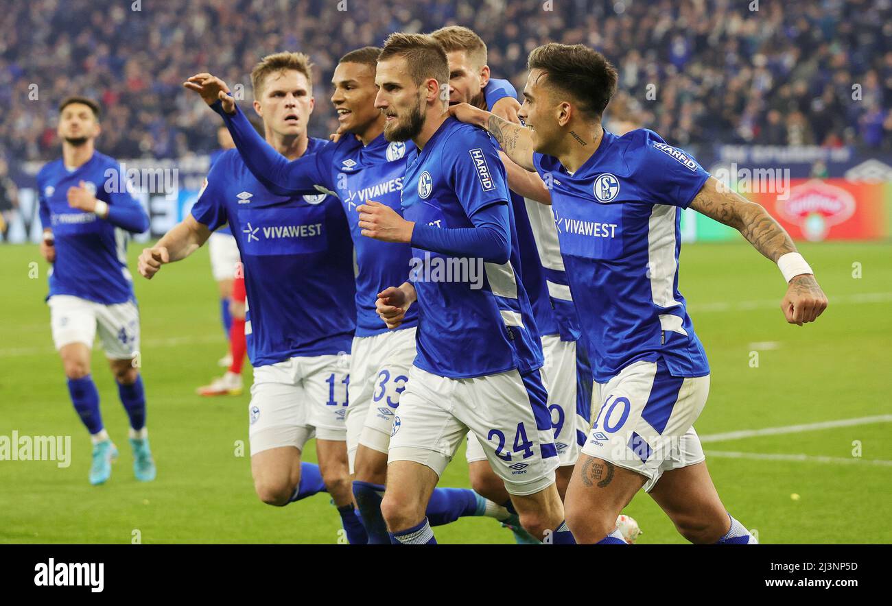 Gelsenkirchen, Germany. 09th Apr, 2022. firo : April 9th, 2022, Fuvuball,  2nd Bundesliga, season 2021/2022, FC Schalke 04 - 1.FC Heidenheim  jubilation, after goal to 1:0 fvºr Schalke Dominick Drexler, o with