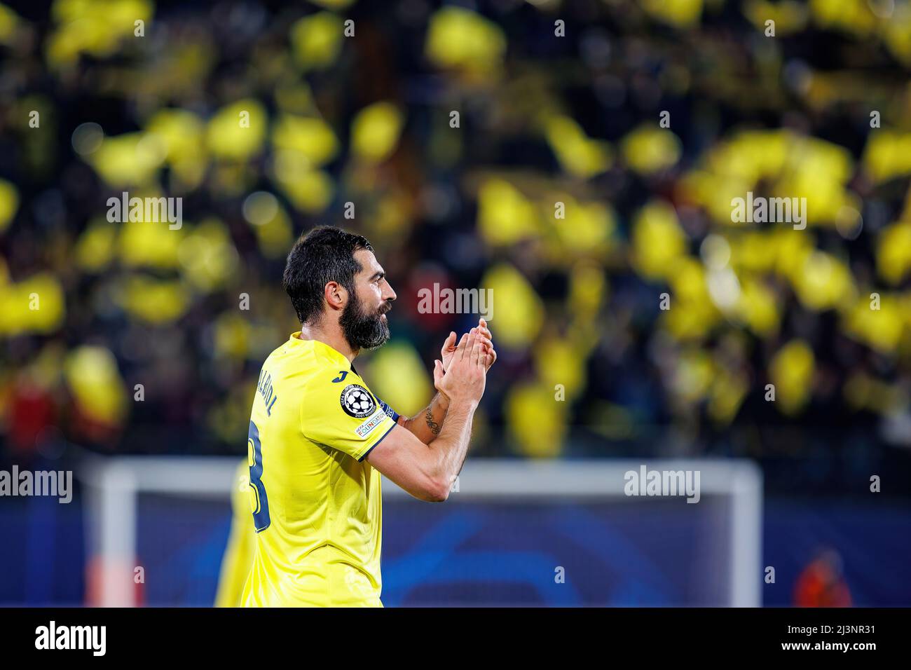 VILLARREAL, SPAIN - APR 6: Albiol salutes the fans  at the end of the UEFA Champions League match between Villarreal CF and FC Bayern Munchen at Estad Stock Photo