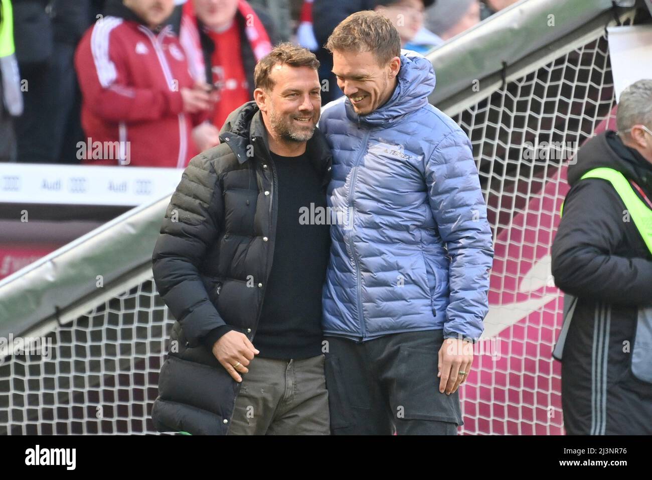 coach Julian NAGELSMANN (FC Bayern Munich) welcomes Markus WEINZIERL (coach FC Augsburg). Football 1st Bundesliga season 2021/2022, 29.matchday, matchday29. FC Bayern Munich - FC Augsburg on April 9th, 2022, ALLIANZARENA Munich. Stock Photo