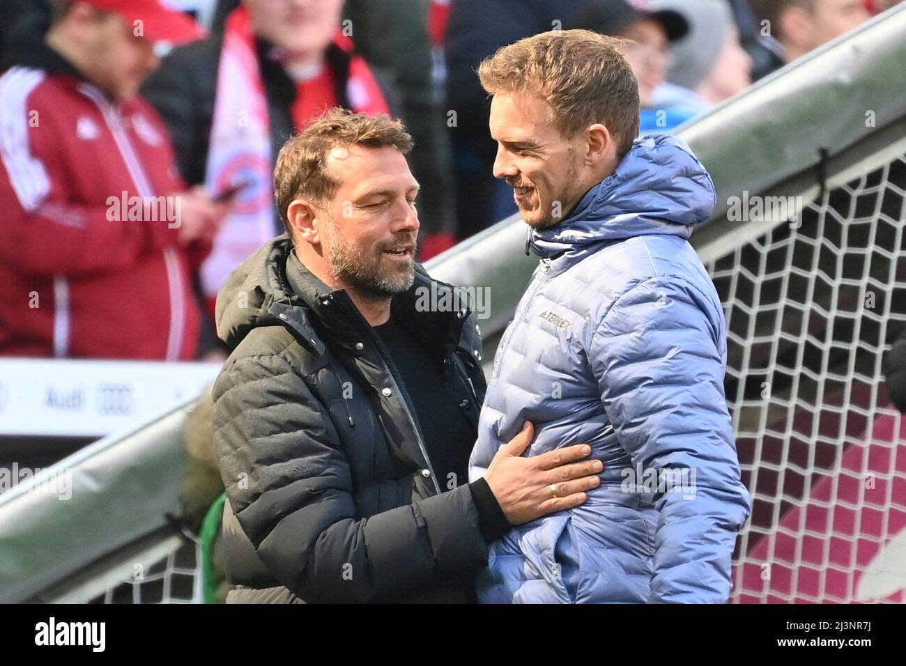 coach Julian NAGELSMANN (FC Bayern Munich) welcomes Markus WEINZIERL (coach FC Augsburg). Football 1st Bundesliga season 2021/2022, 29.matchday, matchday29. FC Bayern Munich - FC Augsburg on April 9th, 2022, ALLIANZARENA Munich. Stock Photo