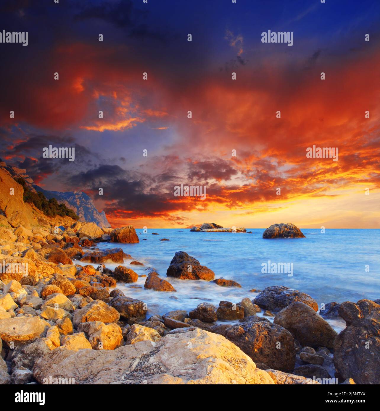 Beautiful sky over evening sea hi-res stock photography and images - Alamy