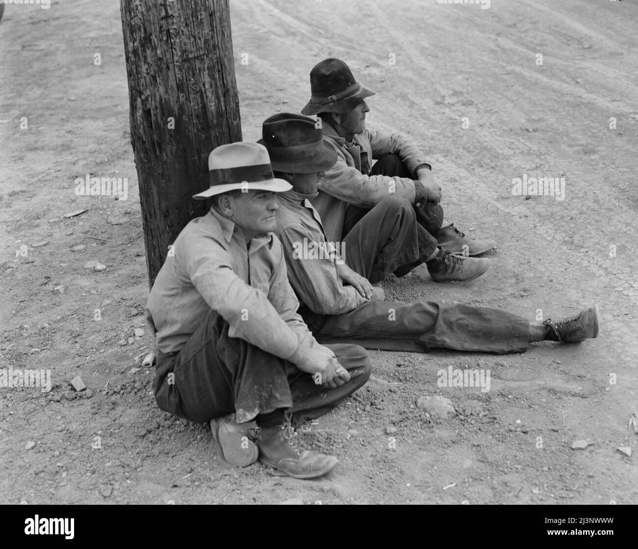 Waiting for the semimonthly relief checks at Calipatria, California