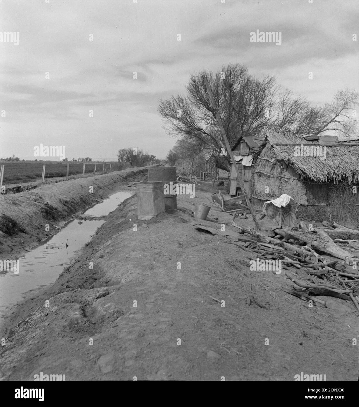 Ditch bank housing for Mexican field workers. Imperial Valley, California. Stock Photo