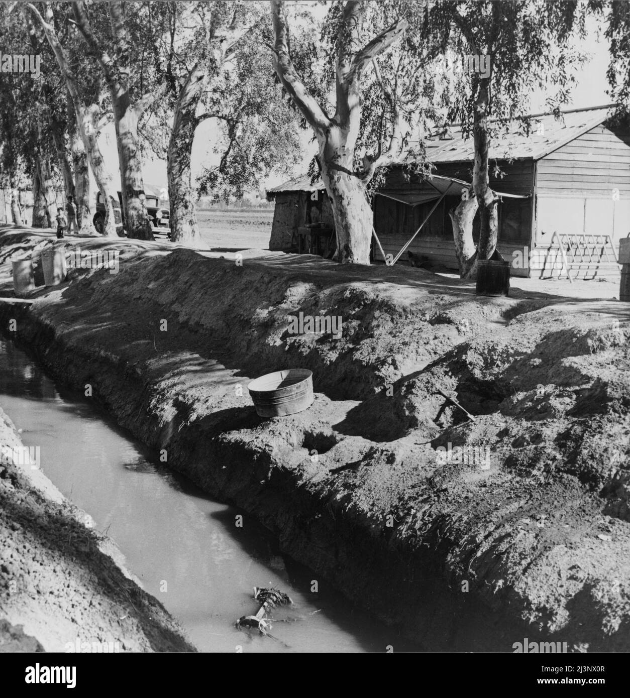Ditch bank housing for Mexican field workers. Imperial Valley, California. Stock Photo