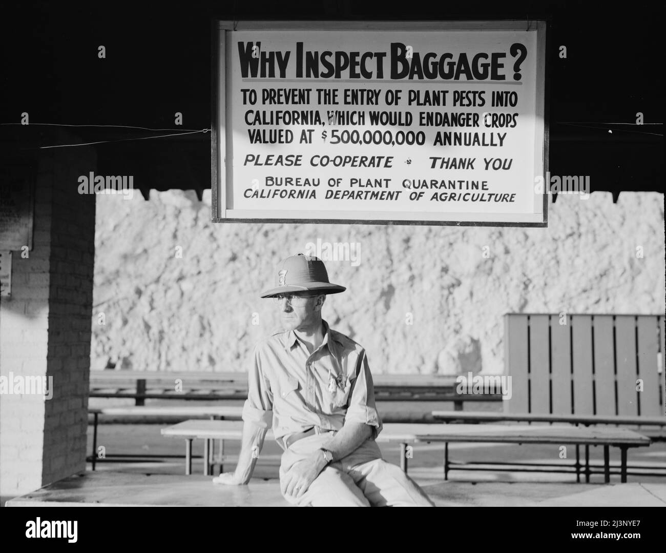 California state quarantine inspection station at Yuma, Arizona. The station is open twenty-four hours a day with one senior and three junior inspectors on duty each shift. ['Why Inspect Baggage? To prevent the entry of plant pests into California, which would endanger crops valued at $500,000,000 annually. Please co-operate - Thank you: Bureau of Plant Quarantine, California Department of Agriculture']. Stock Photo