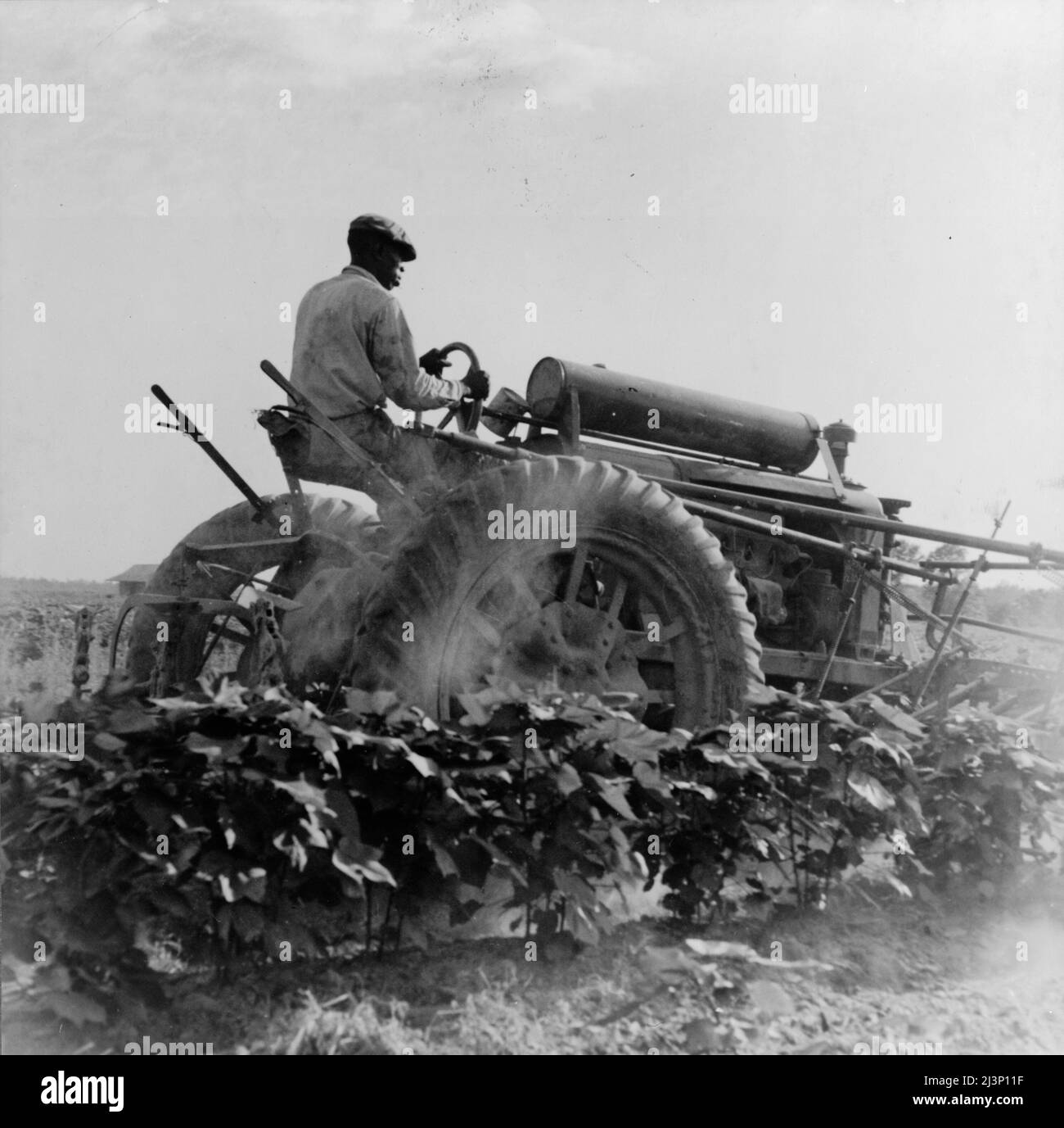Great depression farm tractor hires stock photography and images Alamy