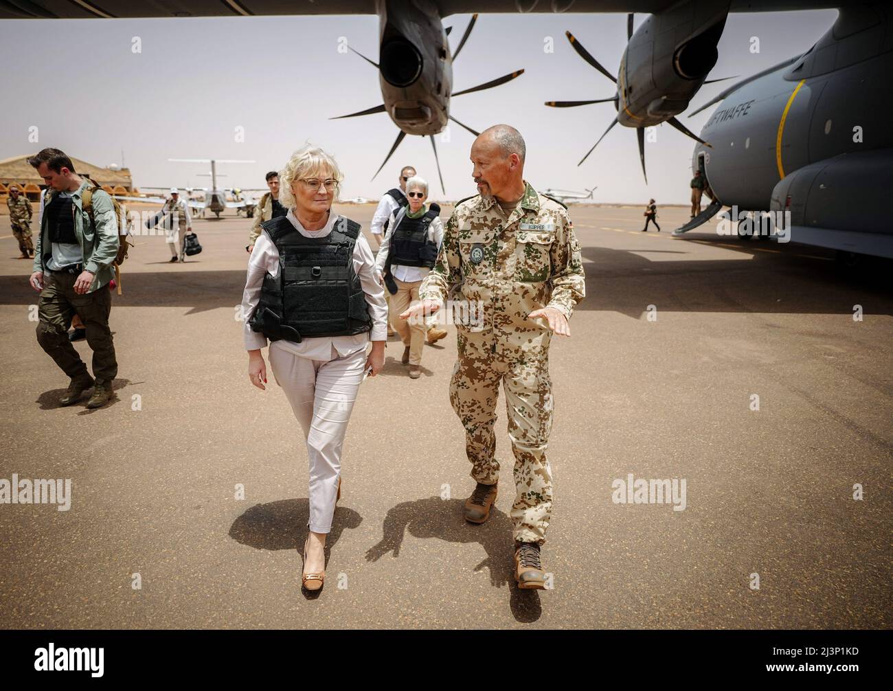 Gao, Mali. 09th Apr, 2022. Christine Lambrecht (SPD), German Minister of Defense, is greeted at Gao airport by Colonel Peter Küpper, contingent commander of the German contingent at the UN mission Minusma, after her arrival on a military plane. The Bundeswehr is involved in the UN mission Minusma and an EU training mission in the West African country. Lambrecht is visiting the Bundeswehr base Camp Castor in Gao. Credit: Kay Nietfeld/dpa/Alamy Live News Stock Photo